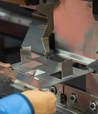 Précision des supports muraux en fer à angle personnalisé pour l'industrie et la construction!