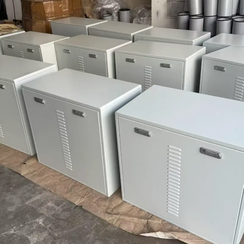 Armoire métallique compacte